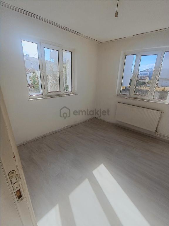 Aslan Emlak Gayrimenkulden Kiralık Çamlıcada Bahçe Katı 2+1 1