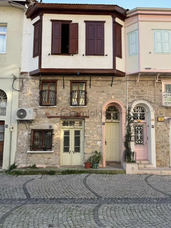 Ayvalık Hayrettinpaşa Mahallesinde Satılık Müstakil Ev 1