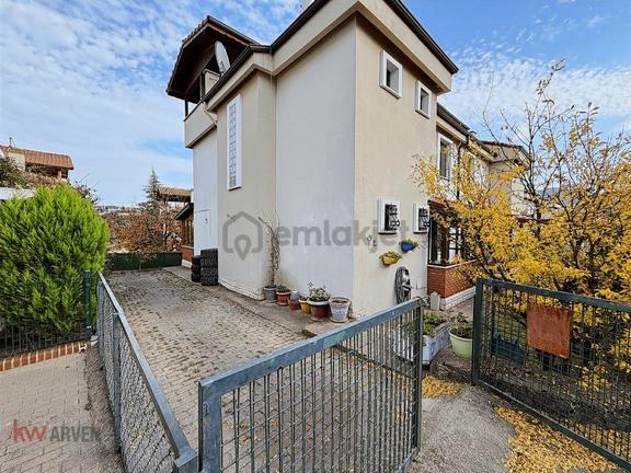 Başiskele Fatih Mah. Amaç Yapı Sitesi Satılık 5+1 Villa 1