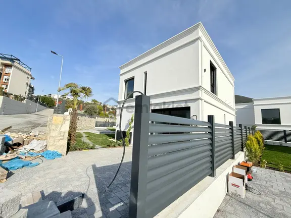 Kusadasında Satılık-özel Havuz/otopark-yerden Isıtma-lüx-500m2 Bahçe-tamamı Müstakil ( Takasa Açık) 2