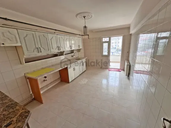 Tuzluçayır Göbek Yakınında Ara Katta Ön Cephede 3+1 Satılık Daire 2