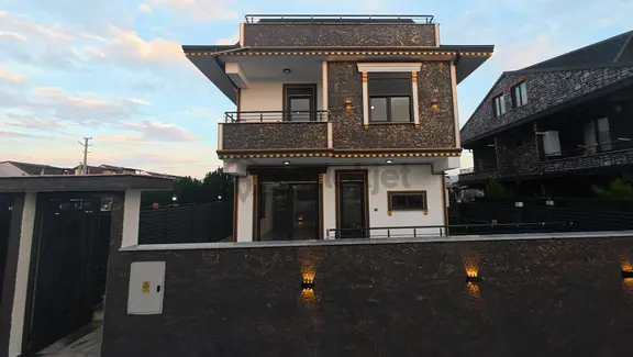 Kocaali’de Satılık 4+1 Özel Tasarımlı, Lüks, Havuzlu Villa 2