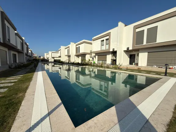 Şok Fiyat!-sahile 500 M-7/24guvenlık-havuz-bahçe-otopark-yeni-lüx- Bu Aya Özel Fırsat Villa 1