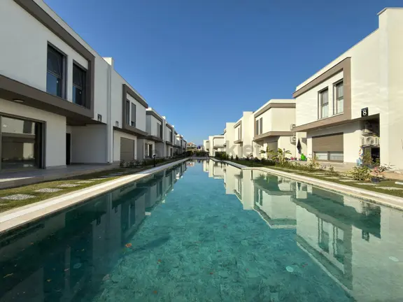 Şok Fiyat!-sahile 500 M-7/24guvenlık-havuz-bahçe-otopark-yeni-lüx- Bu Aya Özel Fırsat Villa 2