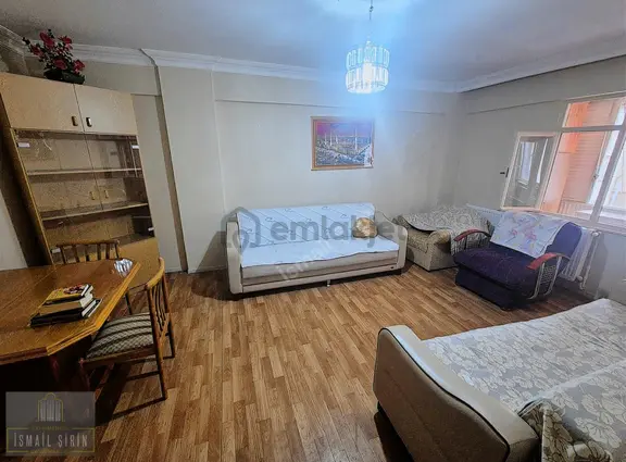 İsmail Şirinden Gemlik İstiklal Caddesi Üzeride Ara Kat 2+1 Daire 1