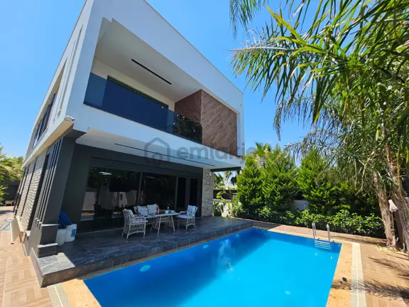 Yeşilbayırda 4+1 Modern Mimarili, Özel Havuzlu Lüks Villa 2