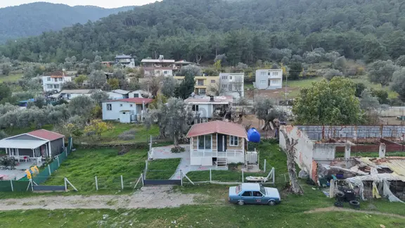 Değirmendere Köy İçinde Satılık 186 M2 Bahçe Etrafı Çevrili 65 M2 Prefabrik Ev 2