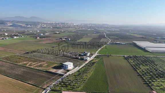 İzmir Menderes Tekelide 7 Dönüm Arsa 3+1 Ev Elektrik Su Kiralık Çiftlik 2