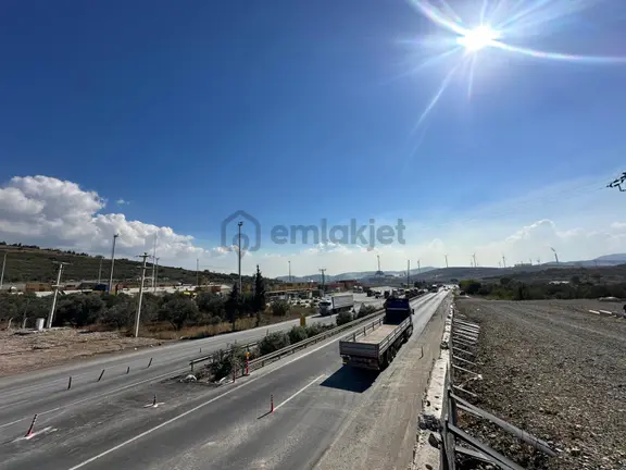 Siteler Mahallesinde 3734m2 Elektrik Ve Su Sorunu Olmayan Tarla 1