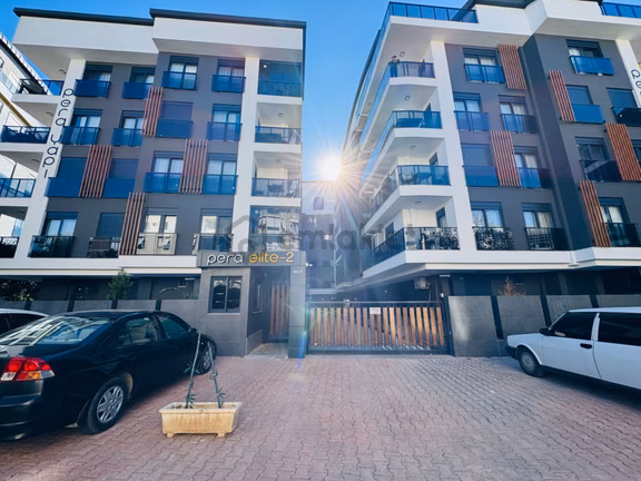 Zerdalilikte Site İçi Kapalı Otoparklı 3+1 Daire 1