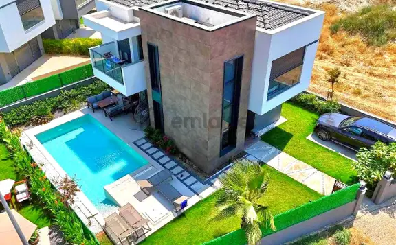 Güzelçamlıda Özel Havuzlu Köşe Konumlu Ful Eşyalı Tek Müstakil Villa 1