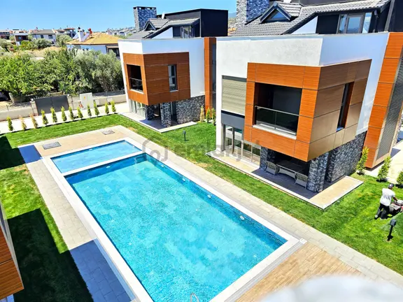 ▶ ▶ Akçay Körfez'den Güre'de Denize 500 Mt Site İçinde Havuzlu 4+1 Sıfır Villa 2