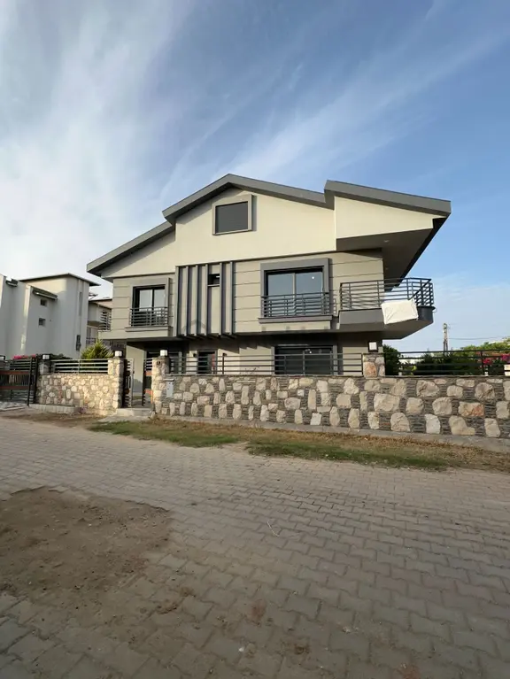 Altınkumda Denize 300 Metre Köşebaşı Çift Cephe 4+1 Ayrı Mutfaklı Ultra Lüx Villa 2