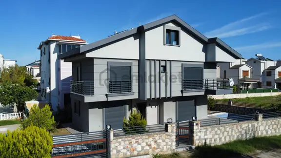 Altınkumda Denize 300 Metre Köşebaşı Çift Cephe 4+1 Ayrı Mutfaklı Ultra Lüx Villa 1