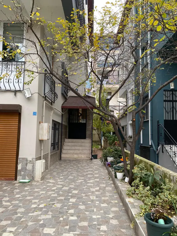 Bağbaşında 272 M2 Arsa İçinde 4 Katlı Satılık Komple Bina 1