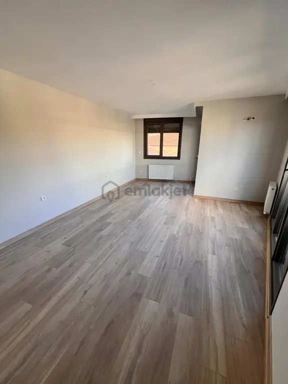 K.yalı E'5 Metroya Yakın Ferah 3+1 Dubleks Daire 2