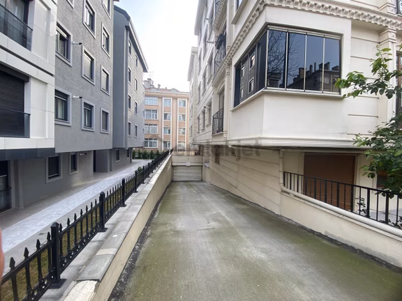 Bahçelievler Merkez'de Yeni Binada K. Otoparklı 2+1 Daire 1