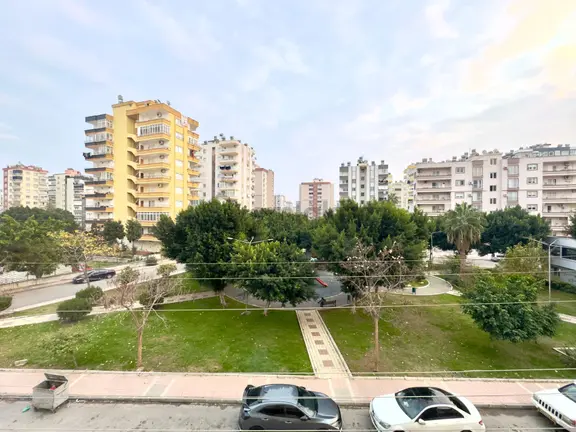 Menderes Mezitlide 330 M² 4 Cephe 3 Balkon Geniş Oturum 1