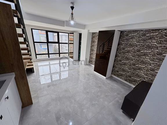 Zeytinköy Öğretmen Evi Yanı Giyotin Cambalkonlu Dubleks 1+1daire 2