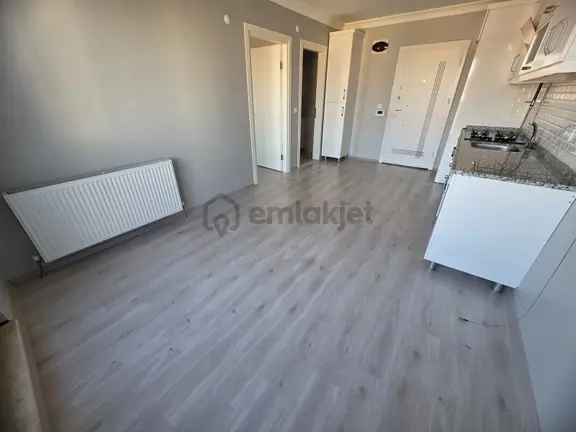 Mefe Yapıdan Değirmenaltında Ana Caddeye Yakın Eşyasız 1+1 Daire 2