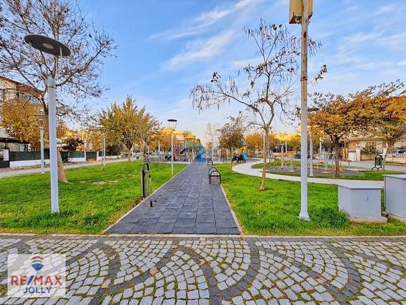Menderes'te Sarıkaya Sitesi Satılık Lüks 2+1 Daire Remax Serdar 2