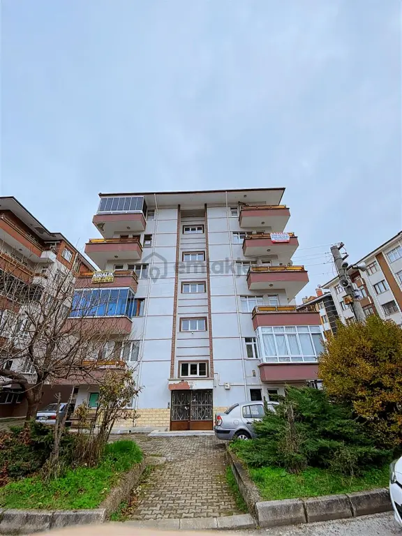 Bizim Emlaktan Salı Pazarı Yürüyüş Yolunda Bakımlı 3+1 Daire 1