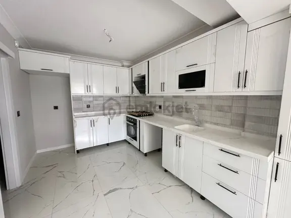 Karapürçek'te Uçaklı Park Yakınında Giyinme Odalı 3+1 Ara Kat Satılık Sıfır Daire !! 1