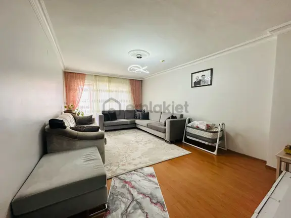 Karapürçek'te Kedili Villa Yakınında 3+1 Ara Katta Satılık Daire !! 1