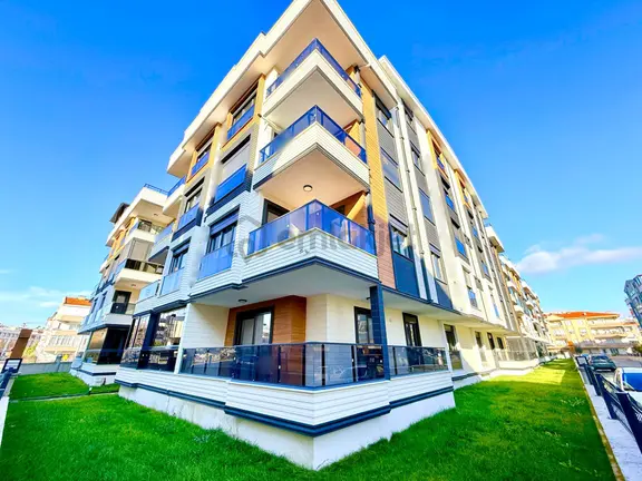 ▶ ▶akçay Körfez'den Ebeveyn Banyolu Asansörlü Ara Kat 2+1 Sıfır Satılık Daire 1