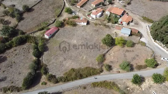 Balnovadan Balya Çakallarda Elektrik Su Aboneliği Olan Arsa Satı 1