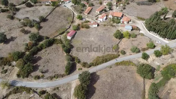 Balnovadan Balya Çakallarda Elektrik Su Aboneliği Olan Arsa Satı 2