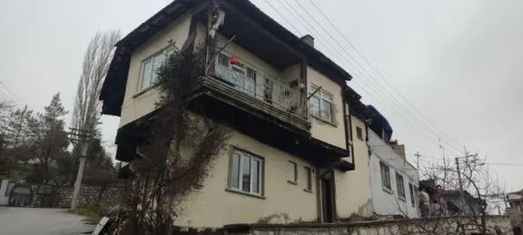 Deniz Yiğit Emlak'tan İstiklal Mahallesinde Satılık 2 Katlı Müstakil Ev 2