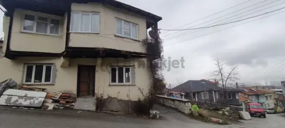 Deniz Yiğit Emlak'tan İstiklal Mahallesinde Satılık 2 Katlı Müstakil Ev 1