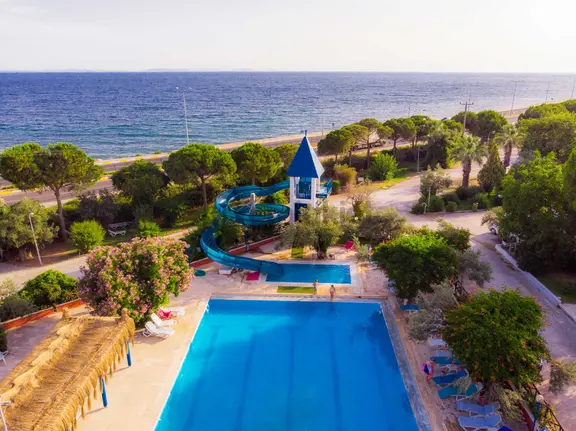 Altınoluk'ta Tatil Köyü İçerisinde Denize 100 M Günlük ,aylıık ,yıllık Kiralık Daire 1