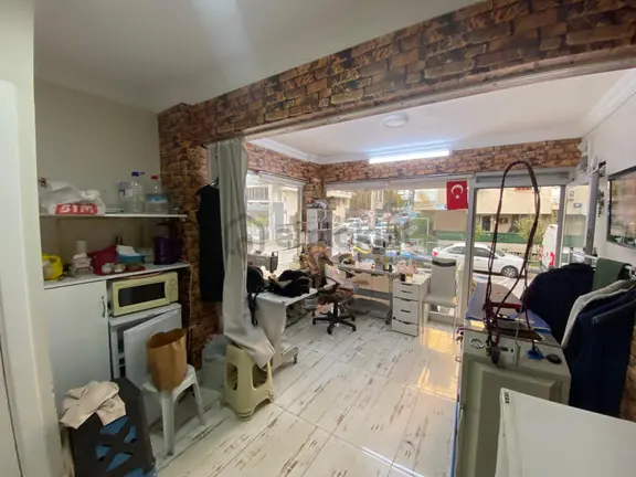 Acill Buca İşçievleri Yiğitler Mah.de 20m2+10m2 Avlulu Otomatik Panjurlu Satılık Dükkan 2