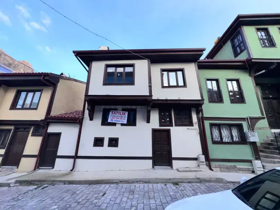 Afyon Prestij Gayrimenkulden Taci Ahmet Mahallesinde Satılık Müstakil Ev 1