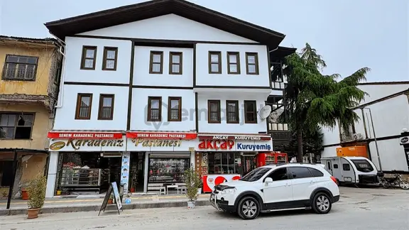 Göksu'dan Amasya'da Irmak Cepheli Hazır Kiracılı Dükkan 1