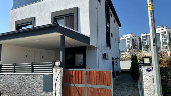 Turyap'tan İnönü Mahallesi 5+1 Satılık Tripleks Villa 1