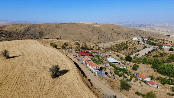 Han'dan Göl Manzaralı İmara Sınır Yola Cephe Kelepir Tarla 1