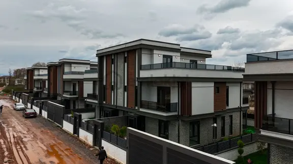 Karasu'da Geniş Aileler İçin İdeal Teraslı 5+1 Villa 1