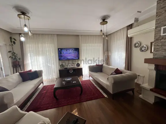 Ayvalık Cunda Da Satılık Muhtesem Villa.geniş Bahceli. 1