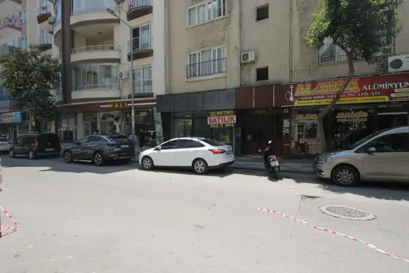 Retro’dan 5 Yol Çakmak Caddesinde Kelepir 150 M2 Dükkan 2