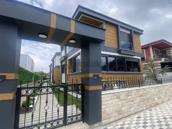 Balıkesir Ayvalık Camlık Ta Satılık Mustakil Villa 2