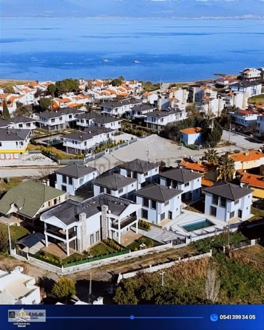 Burhaniye Pelitköyde Site İçi | Sıfır | Havuzlu 3+1 Lüks Villa 1