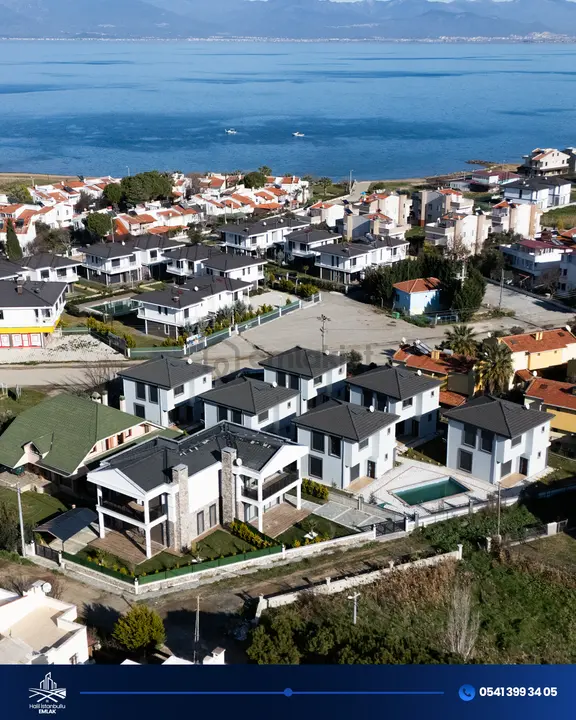 Burhaniye Pelitköyde Site İçi | Sıfır | Havuzlu 3+1 Lüks Villa 2