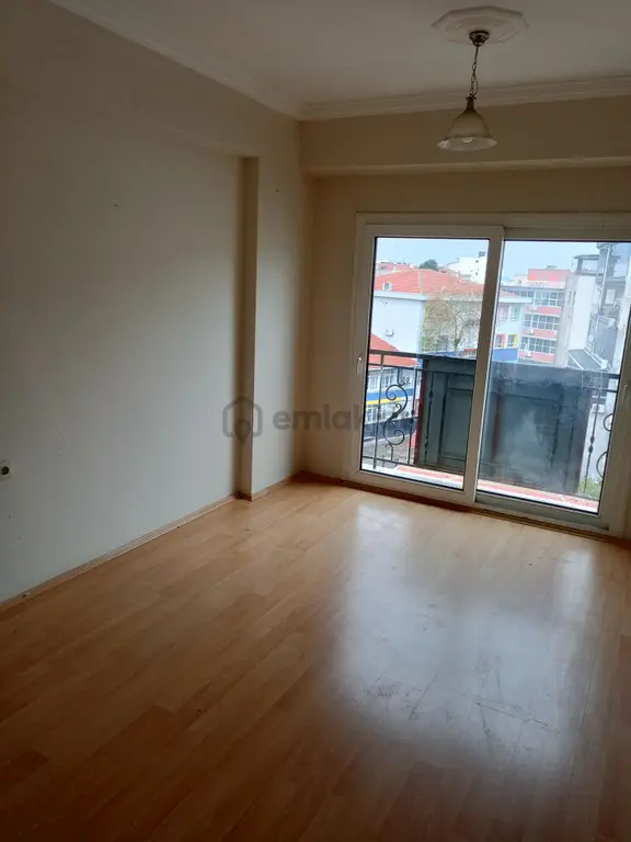 Menemen Çarşı Merkezde Kiralık 25 Metrekare Büro 1
