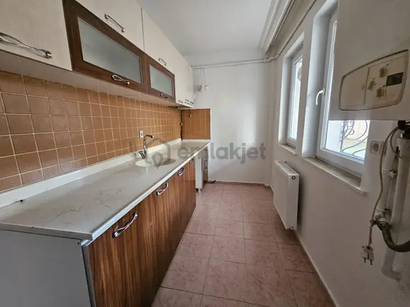 Karapürçek'te Merkezi Konumda Kilerli Masrafsız 2+1 Satılık Daire !! 1