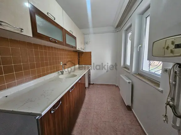 Karapürçek'te Merkezi Konumda Kilerli Masrafsız 2+1 Satılık Daire !! 2