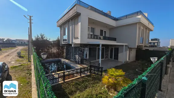 Karasu'da Deniz Manzaralı Teraslı Havuzlu Satılık 3+1 Villa 2