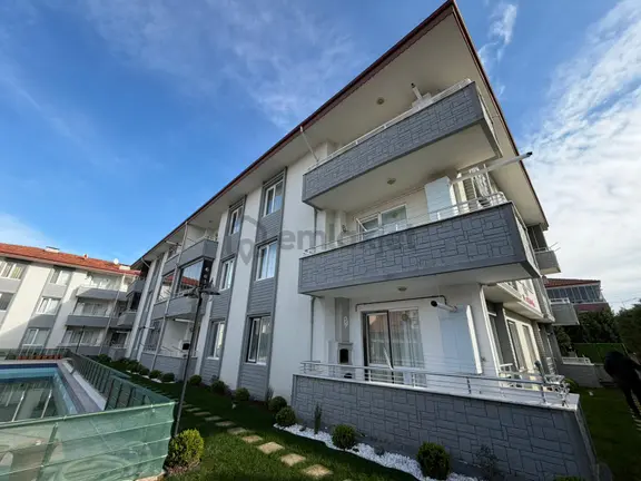 Karasu Sahilde Havuzlu Sitede Ful Eşyalı 1+1 Satılık Daire 2